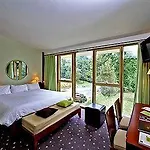 Logis Des Lacs D'halco 호텔 4*