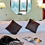 Logis Des Lacs D'halco 호텔 4*