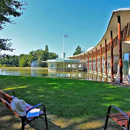 Logis Des Lacs D'halco 4*