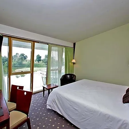 Logis Des Lacs D'halco Hotel