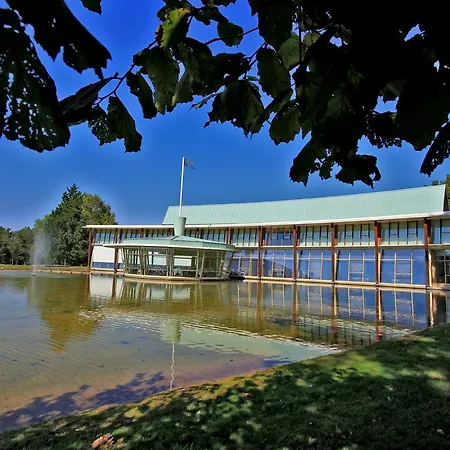Hotel Logis Des Lacs D'halco 4*
