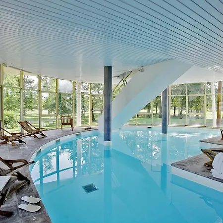 Logis Des Lacs D'halco 4*