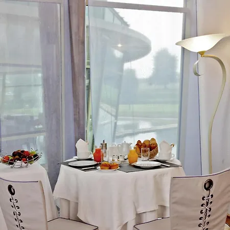 Logis Des Lacs D'halco Отель Hagetmau