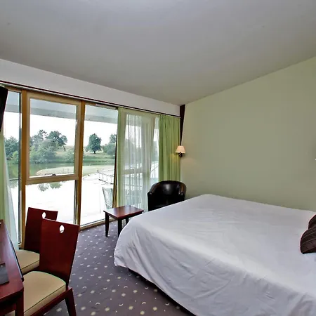 Hotel Logis Des Lacs D'halco