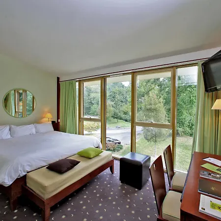 Logis Des Lacs D'halco Hotel 4*