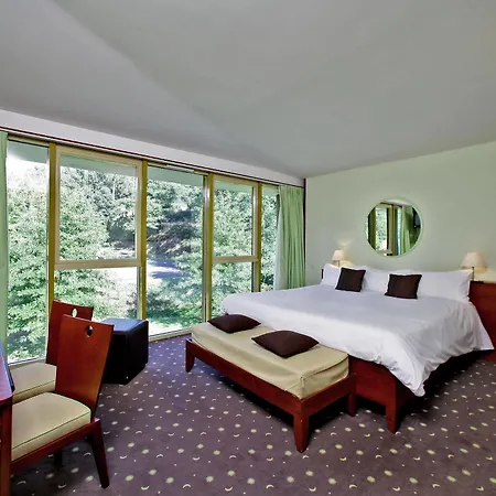 Logis Des Lacs D'halco Hotel