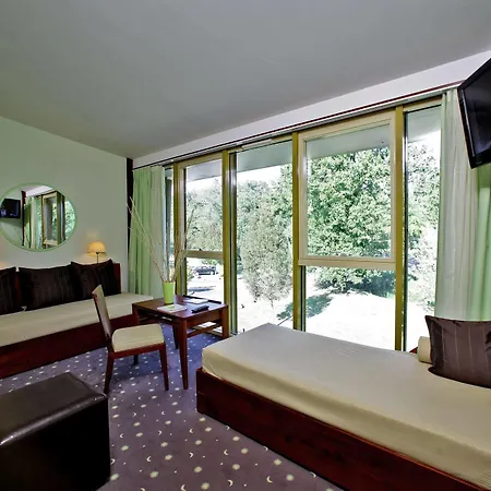 Logis Des Lacs D'halco