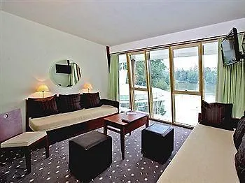 Logis Des Lacs D'halco