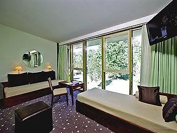 Hotel Logis Des Lacs D'halco