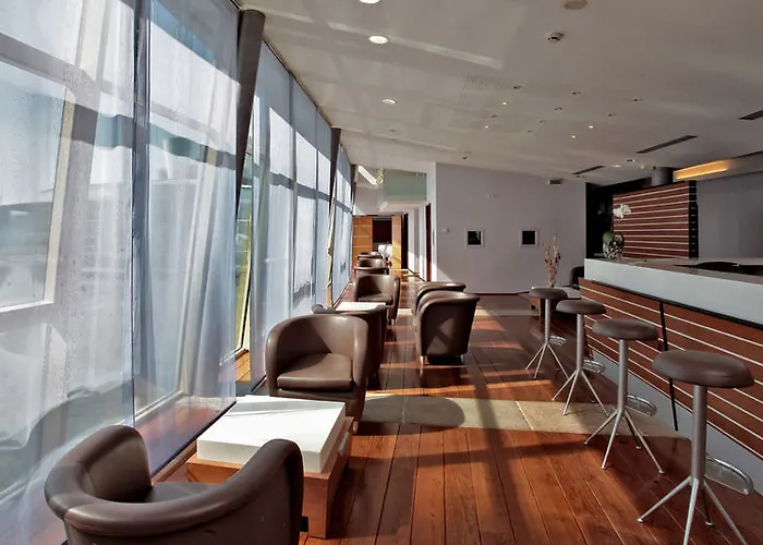 Hotel Logis Des Lacs D'halco 4*