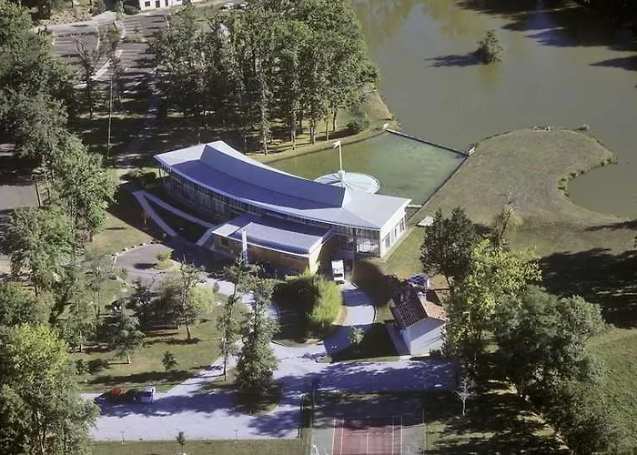 Logis Des Lacs D'halco 4*