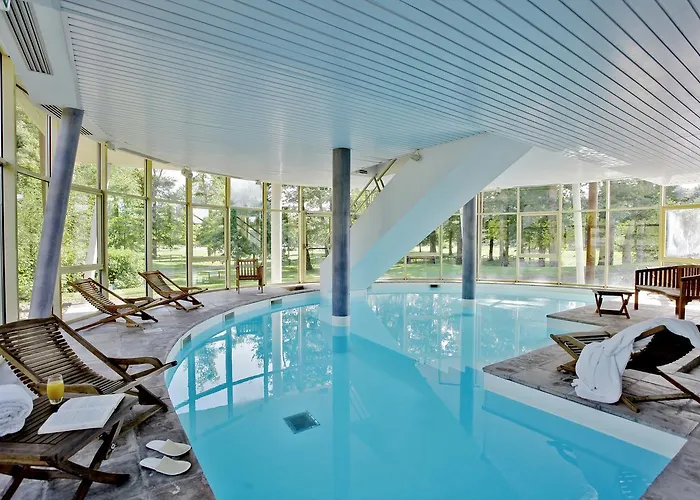 Logis Des Lacs D'halco 4*