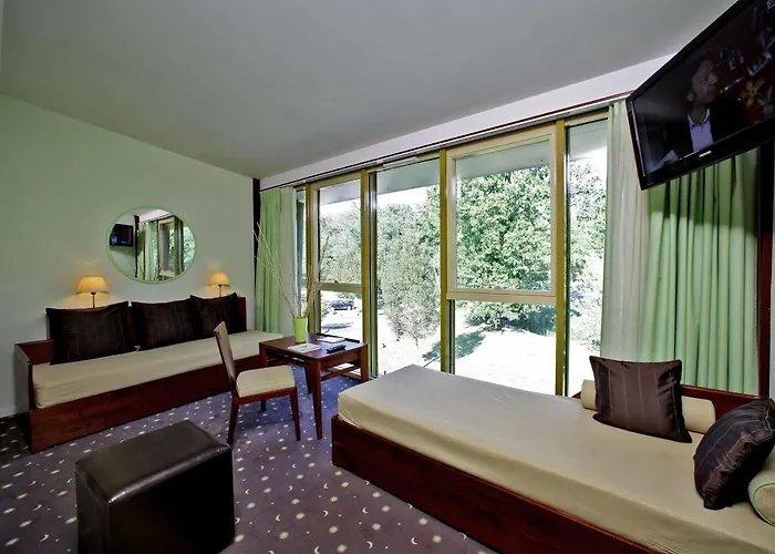 Logis Des Lacs D'halco