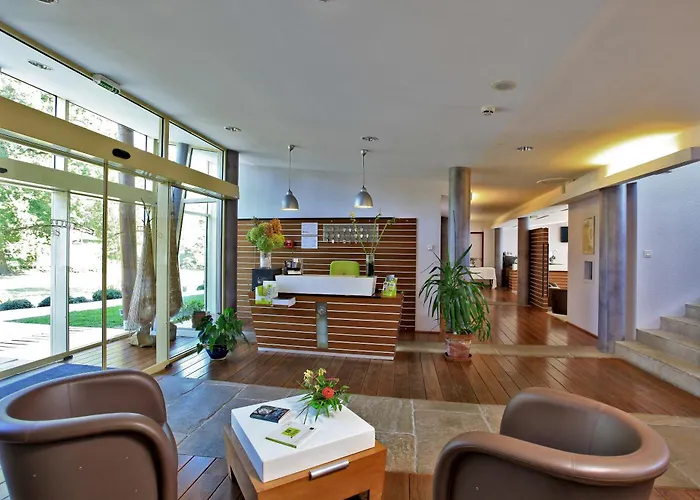 Logis Des Lacs D'halco Hotel 4*